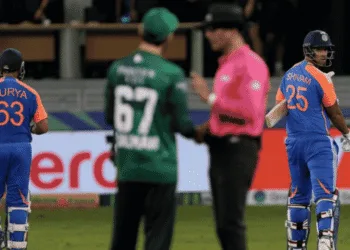 Pakistan Suspends Official Over Handshake Dispute