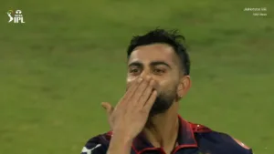 Virat Sends Flying Kiss to Anushka