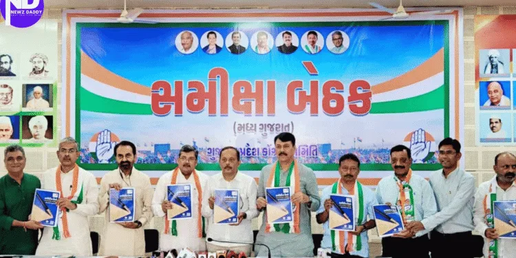 Karkirdi Na Umbare Book Launched By Congress-