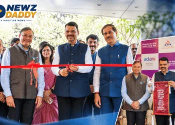 Fadnavis Opens Dharavi Experience Centre on Gandhi Jayanti